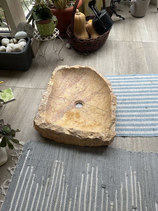 Мраморна мивка за баня