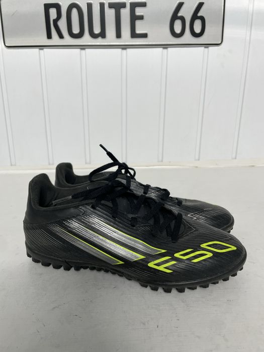 Ghete fotbal sintetic Adidas F50 Club TF, mărimea 38 – Stare excelentă
