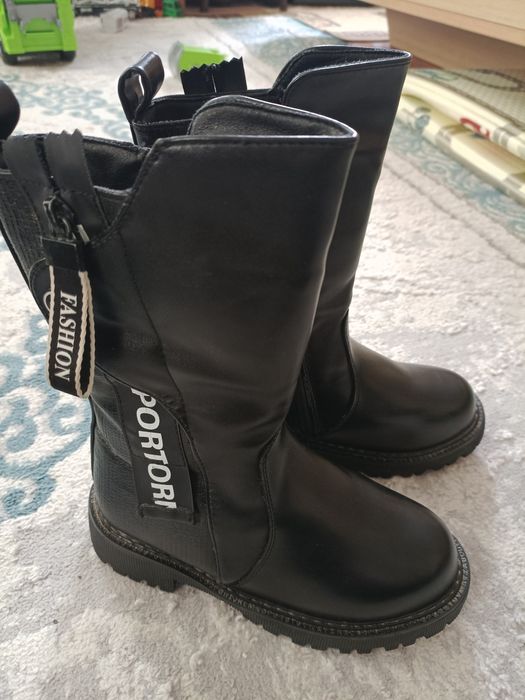 Продам зимние сапоги для девочек.