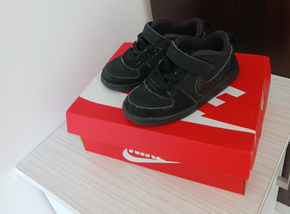Маратонки nike 26