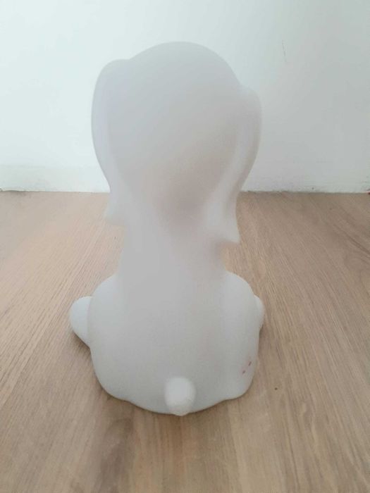 Lampă LED în formă de cățel – schimbă culorile