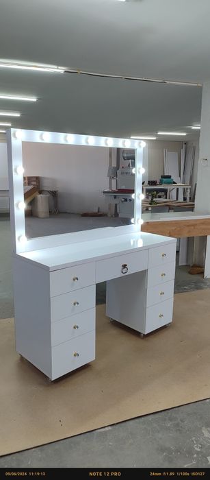 Зеркала посетной туалетне стол