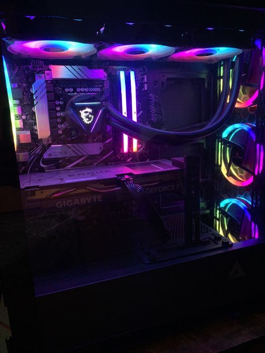 Unitate gaming cu monitor