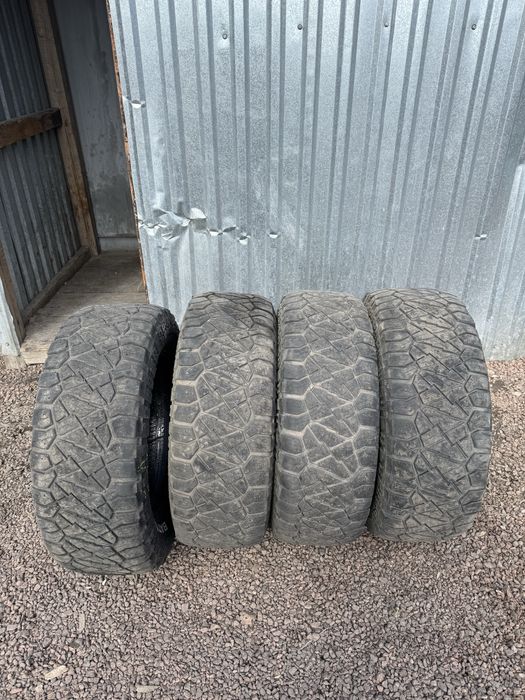 Продам комплект шин 285/70/17