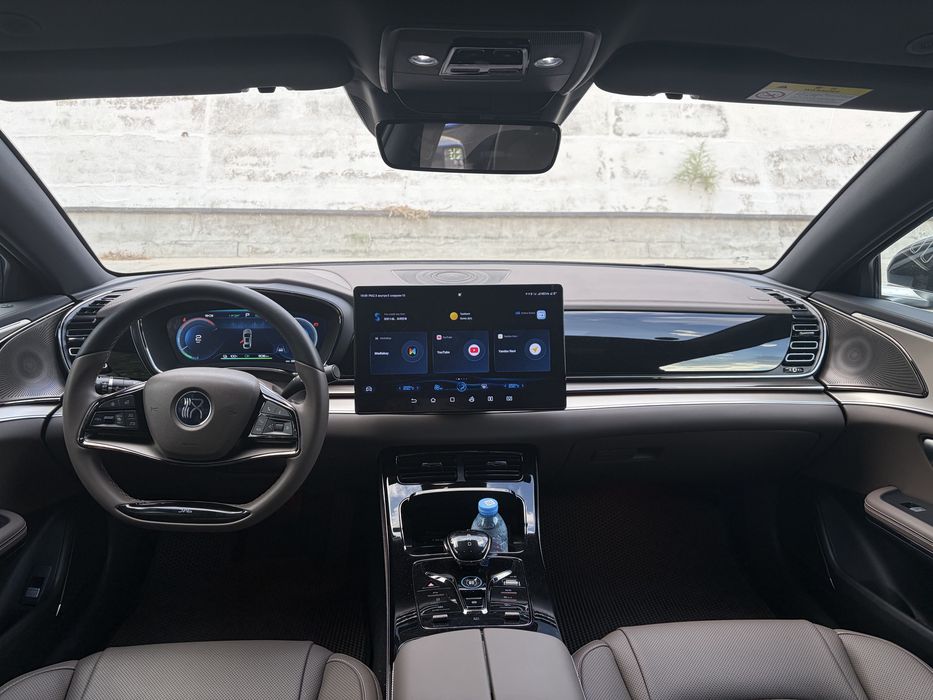 BYD Han 2023 года.