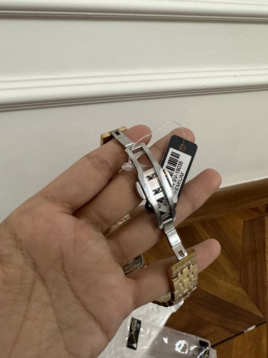 Продам часы новые