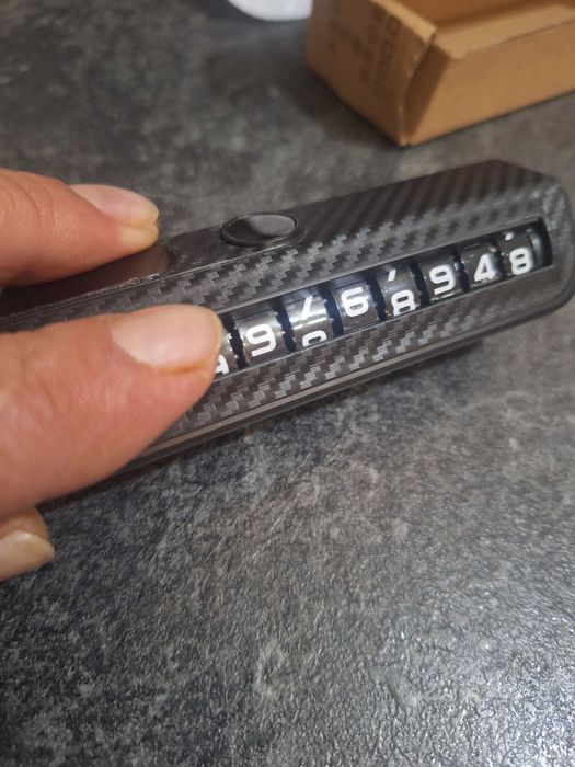 Паркинг номер за табло на кола.