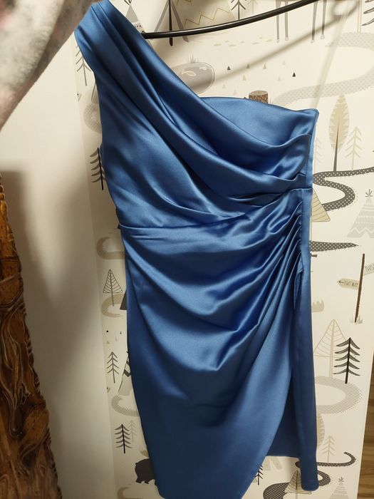 Rochie de satin elegantă