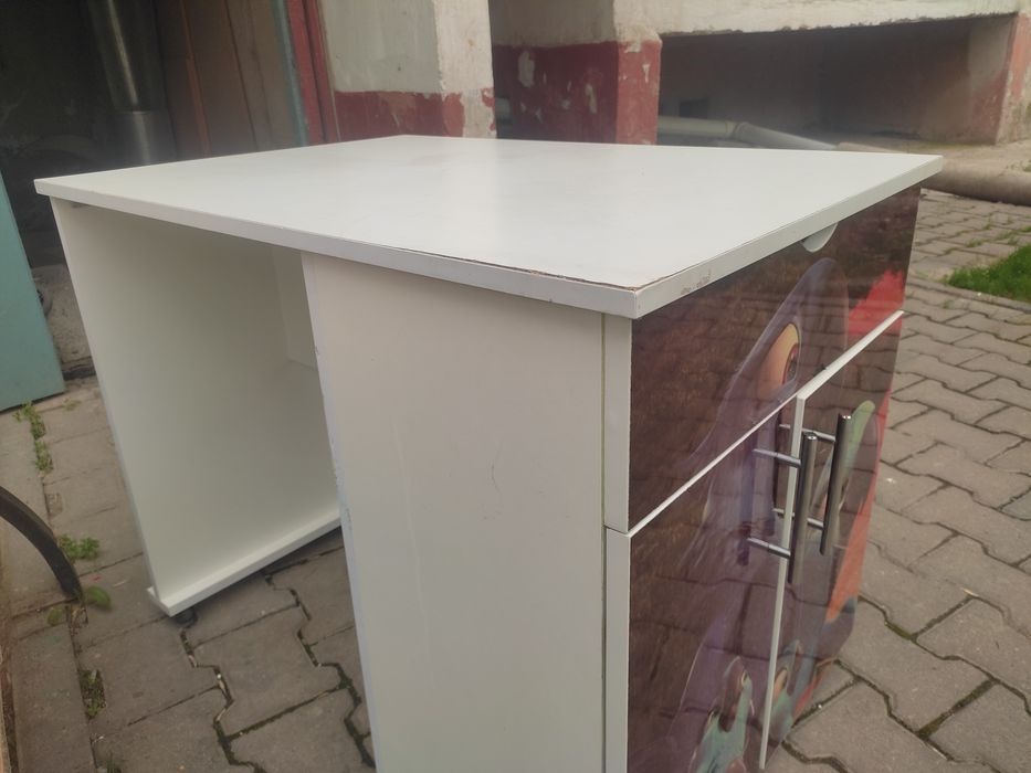 Письменый стол детский