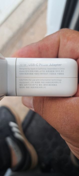 Оригинальный адаптер питания Apple 61W USB-C