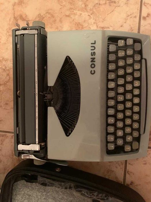 Masina de scris Consul originala, in stare foarte buna de functionare