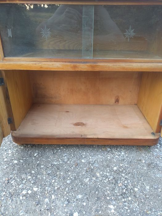 Ретро  шкаф ,стъклена витрина .