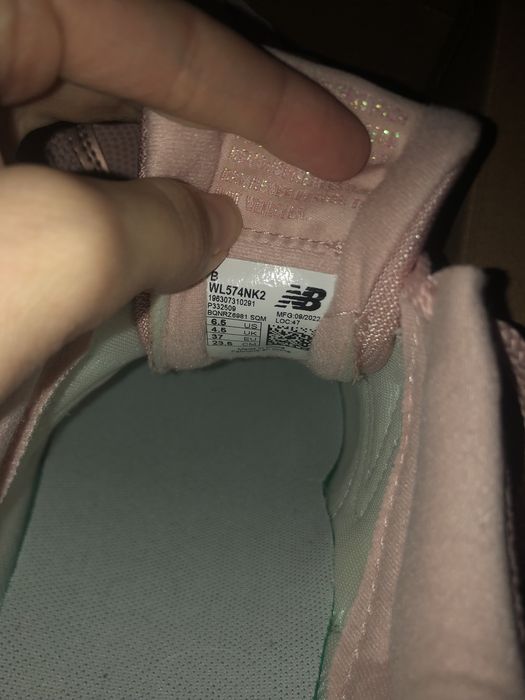 Нови, дамски маратонки  New Balance! В отлично състояние!
