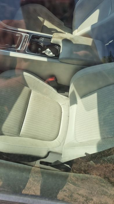 Vand piese jaguar xe,farurile,capota aripile,barile,etc.