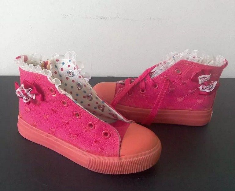 Încălțăminte sport (bascheți) cu fundițe pentru fetițe