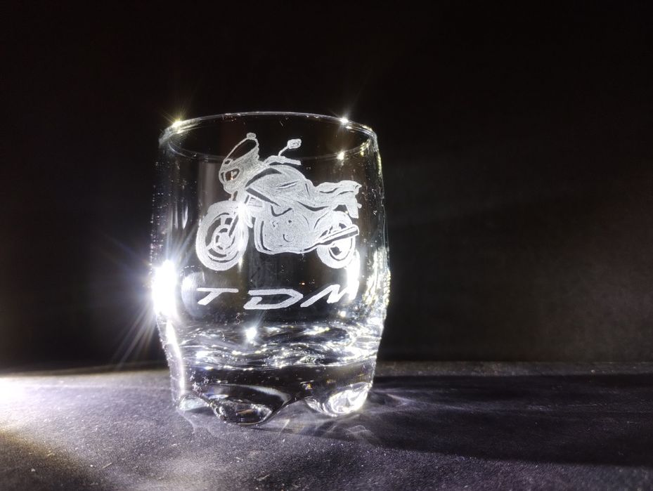 Yamaha TDM , ръчно гравиран подарък за моторист