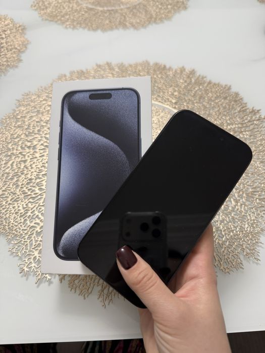 Продаю Айфон 15 про