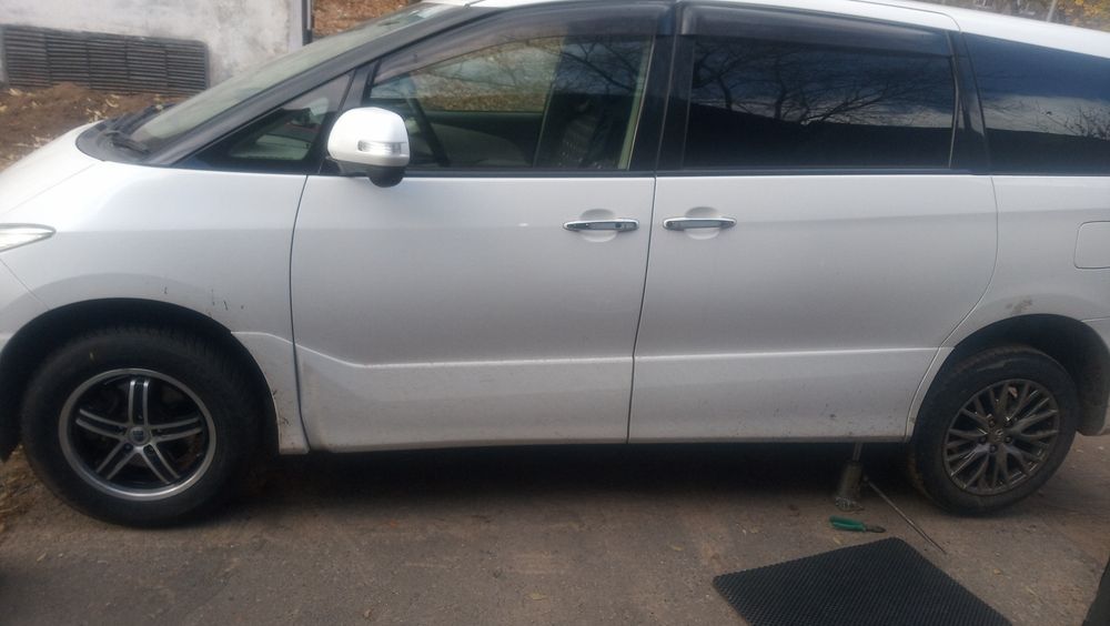 Продам Тойоту Эстима 2010г