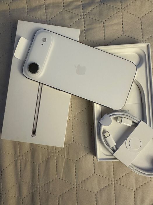 Нов iPhone Air бял с 256 GB