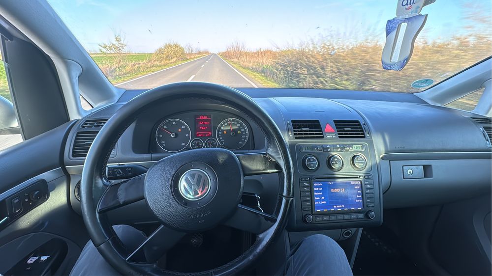 vw touran 2.0tdi 140 cai 7 locuri