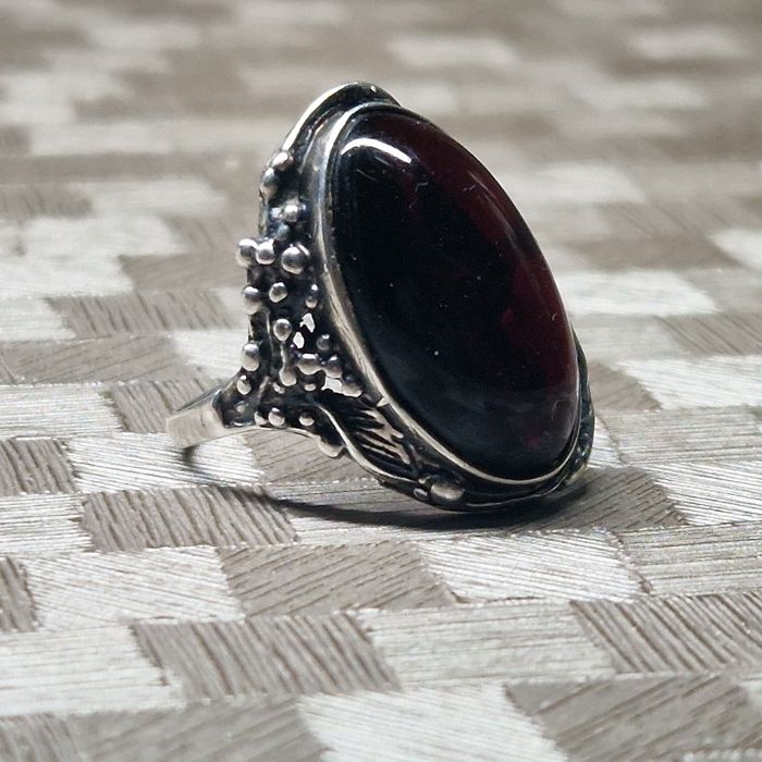 Inel din argint cu granat natural
