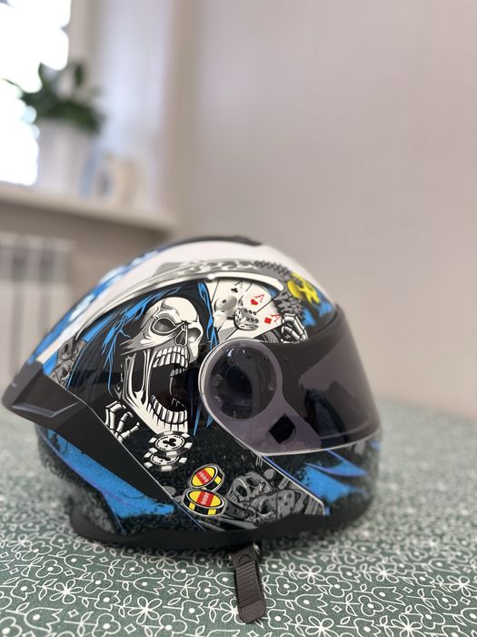 Продам мотошлем в отличном состоянии