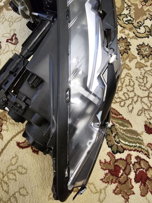 Продам фару KIA Carnival