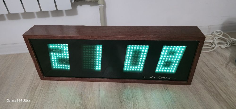 Продам часы электронные от 220 вольт