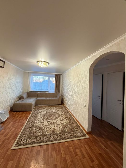 продам 2 х комн по Абая