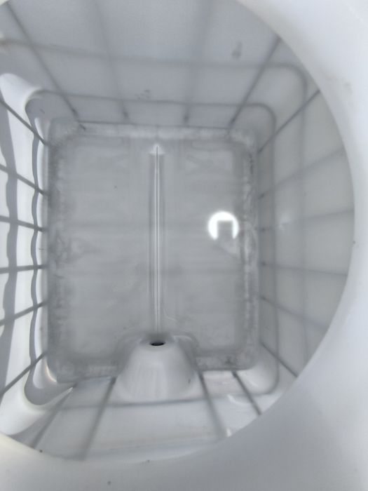 Цистерни ,бидони 1000 литра