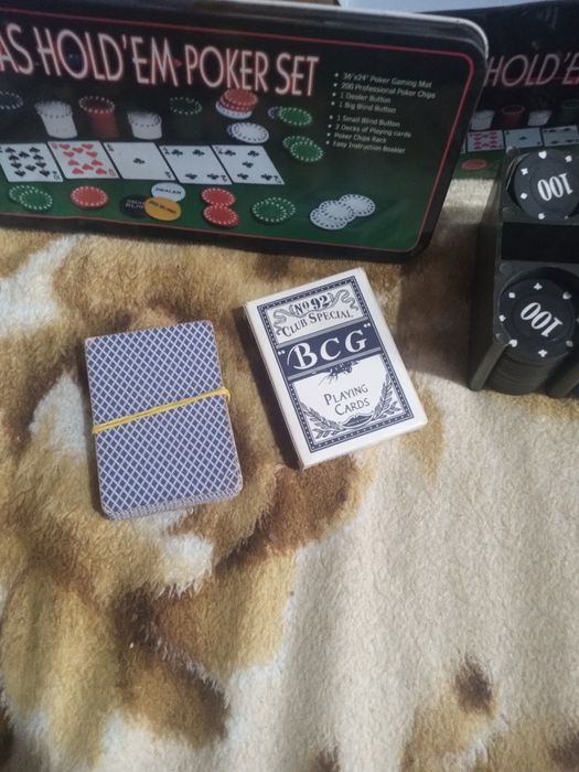 Set de poker Texas holdem poker puțin folosit