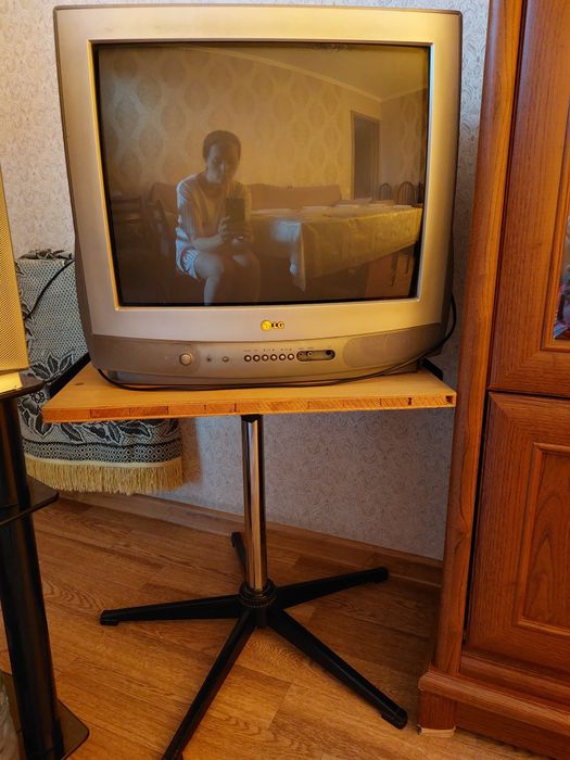 Цветной телевизор LG