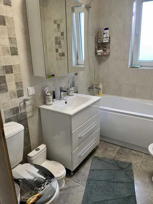 Inchiriez  Apartament modern ultracentral 2 camere + parcare privată