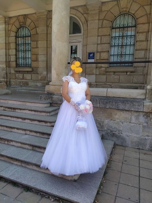 Булчинска рокля,воал и ръкавели