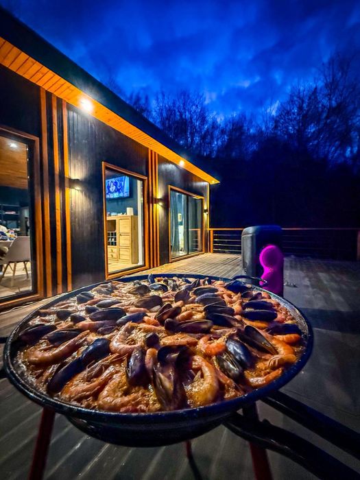 Inchiriez cabana in zona Muntele Rece.