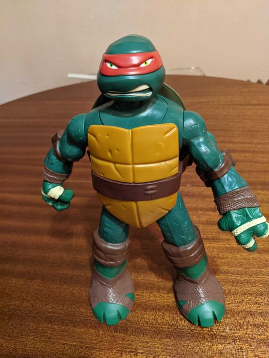 стара полска хармоника, вертолет и метална кола