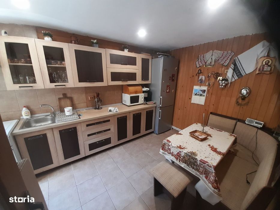 2 Casa renovate, singur curte, Piata Victoriei, Titulescu, Buzesti