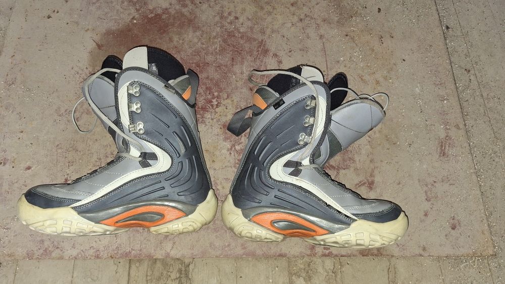 Продавам обувки за сноуборд Stuf 260 мм дължина на стелката