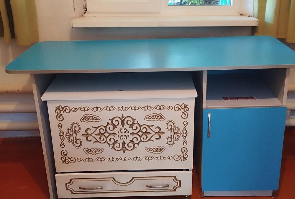 Стол писменный школьный