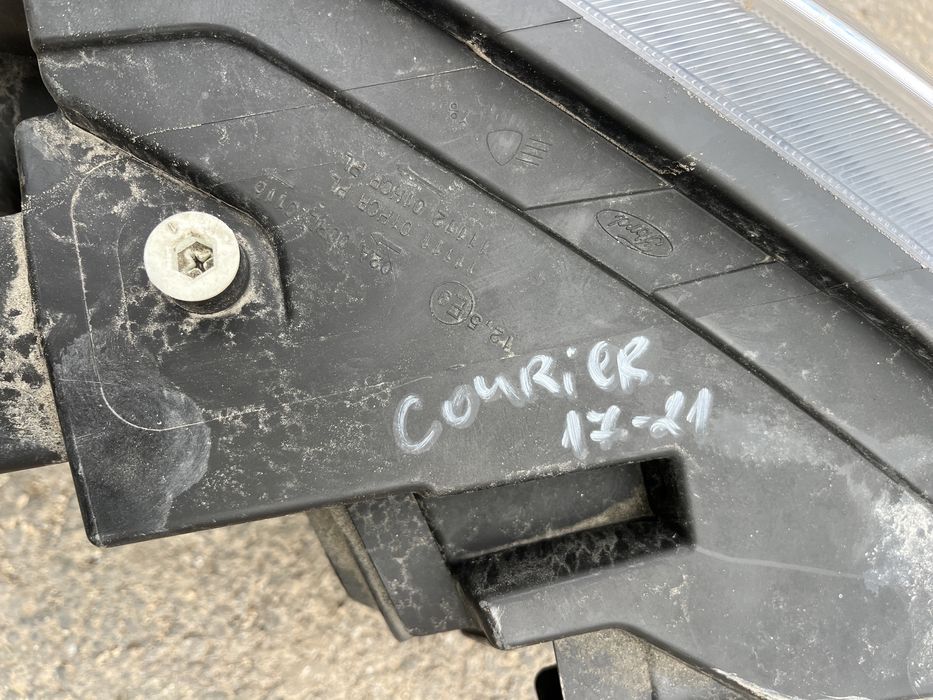 2 броя ляв фар Ford Tourneo Courier 2017-2021