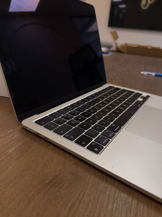 Macbook Air M2 13 inch