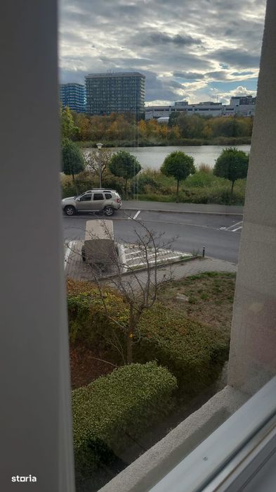 Apartament 2 camere, balcon, Între Lacuri