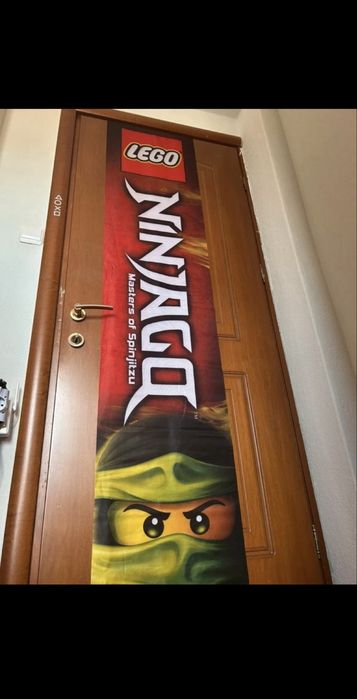 Lego Ninjago Maestrii Spinjitzu Banner oficial de perete Lloyd