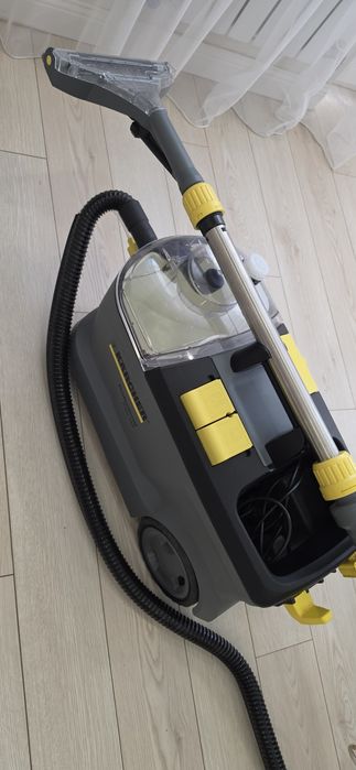 Продам профессиональный моющий пылесос Karcher Puzzi 10/2