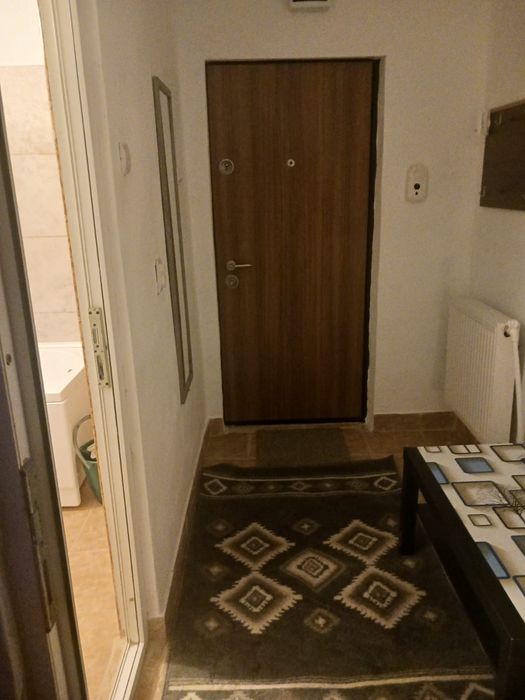 Garsonieră de închiriat.