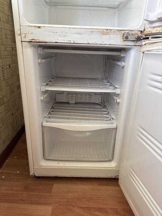 Продам холодильник 15000