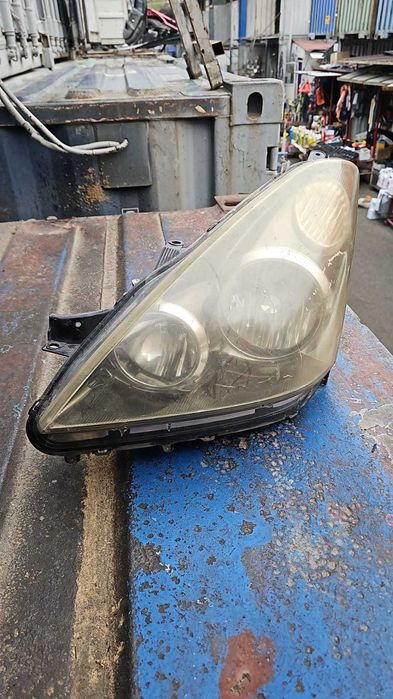 Фара на Toyota Wish