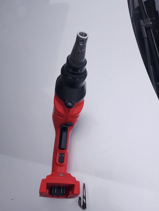 Безчетков винтоверт за гипсокартон Milwaukee 18волта -Тяло