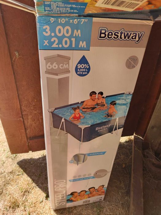 Piscina. Curte cadru metalic