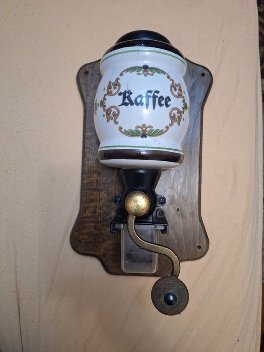 Rasnita de cafea, veche.